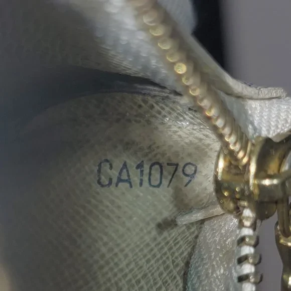 ❌❌SOLD ❌❌ Louis Vuitton Key Pouch Damier Azur - Picture 2 of 10